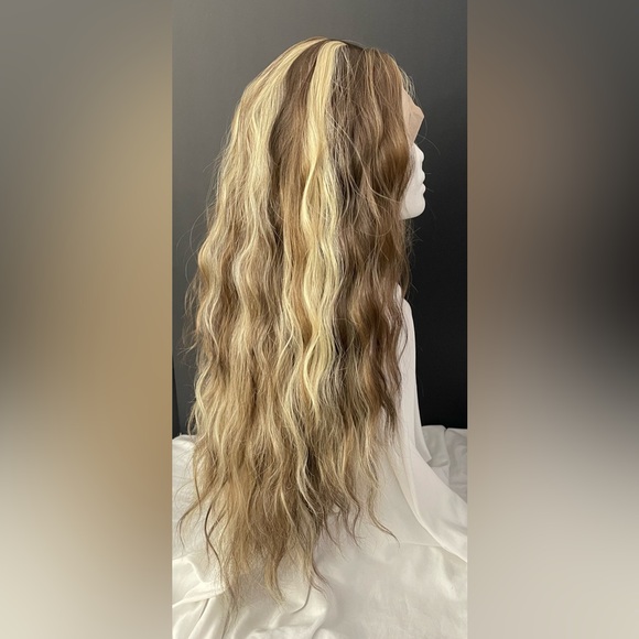 Chelsey Smith Crowns Lace Front Synthetic Wig Cassidy Luxe 2.0 Petite Cap CSC - Picture 7 of 16